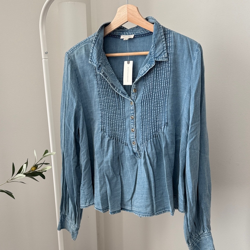 Anthropologie Pilcro Denim Pintuck
Button-Front Blouse Size M - Picture 2 of 9